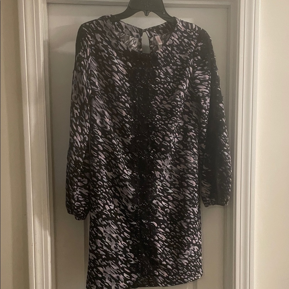 Xhilaration Black and White Long Sleeve Dress